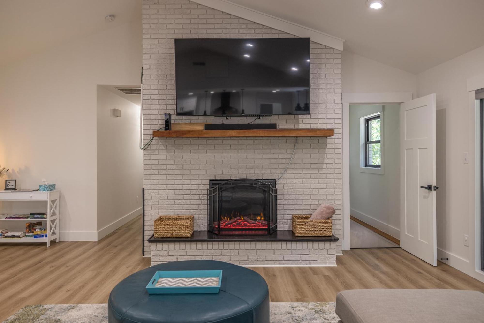 Mid-Century Modern Impeccable Remodel With Hot Tub Villa Asheville Exterior foto